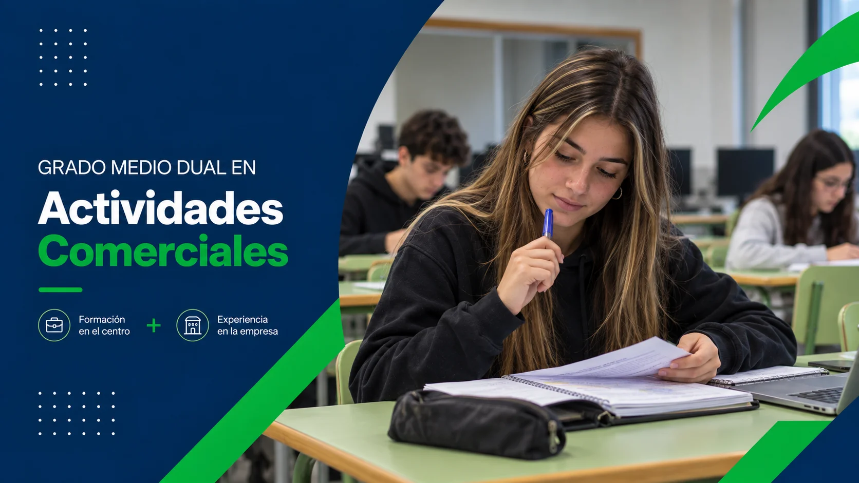 Alumna del Grado Medio Dual en Actividades Comerciales de Rumasa estudiando en un aula del centro.